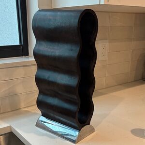 Nambe Modern dark brown Wave Sculpture Win rack holder with Silver Base